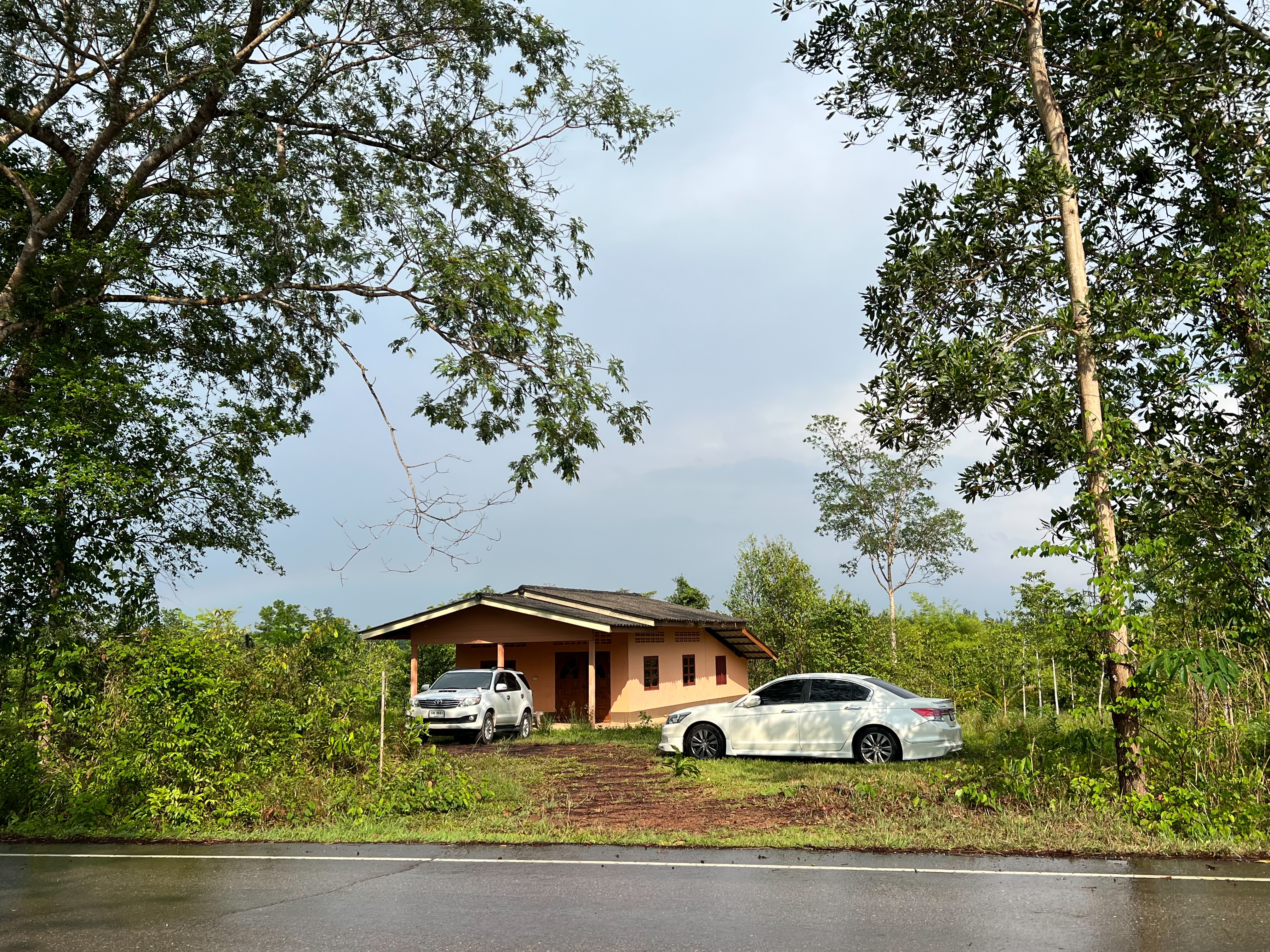 ที่ดินสวย 33 ไร่ อำเภอเขาสมิง จังหวัดตราด ประเมินราคา 15,000,000 ฿ ติดถนนเส้นหลักสุขุมวิท